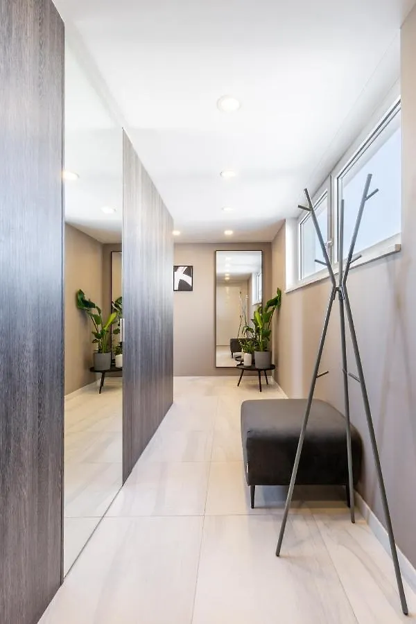 Turnkey I Central Apartment With Terrace Prague